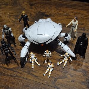 Crab Mech Battle Playset with several Star War action figures
